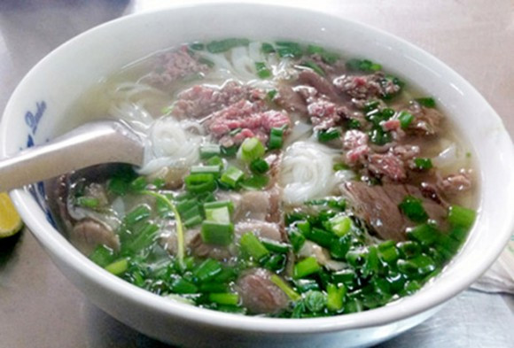 Phở bò tái nạm đặc biệt